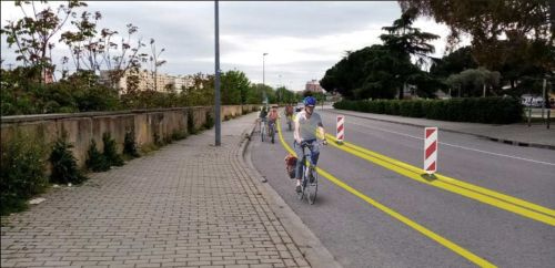 Imatge del carril per a bicicletes que és previst habilitar al pg. de la Ribera Imatge del carril per a bicicletes que és previst habilitar al pg. de la Ribera