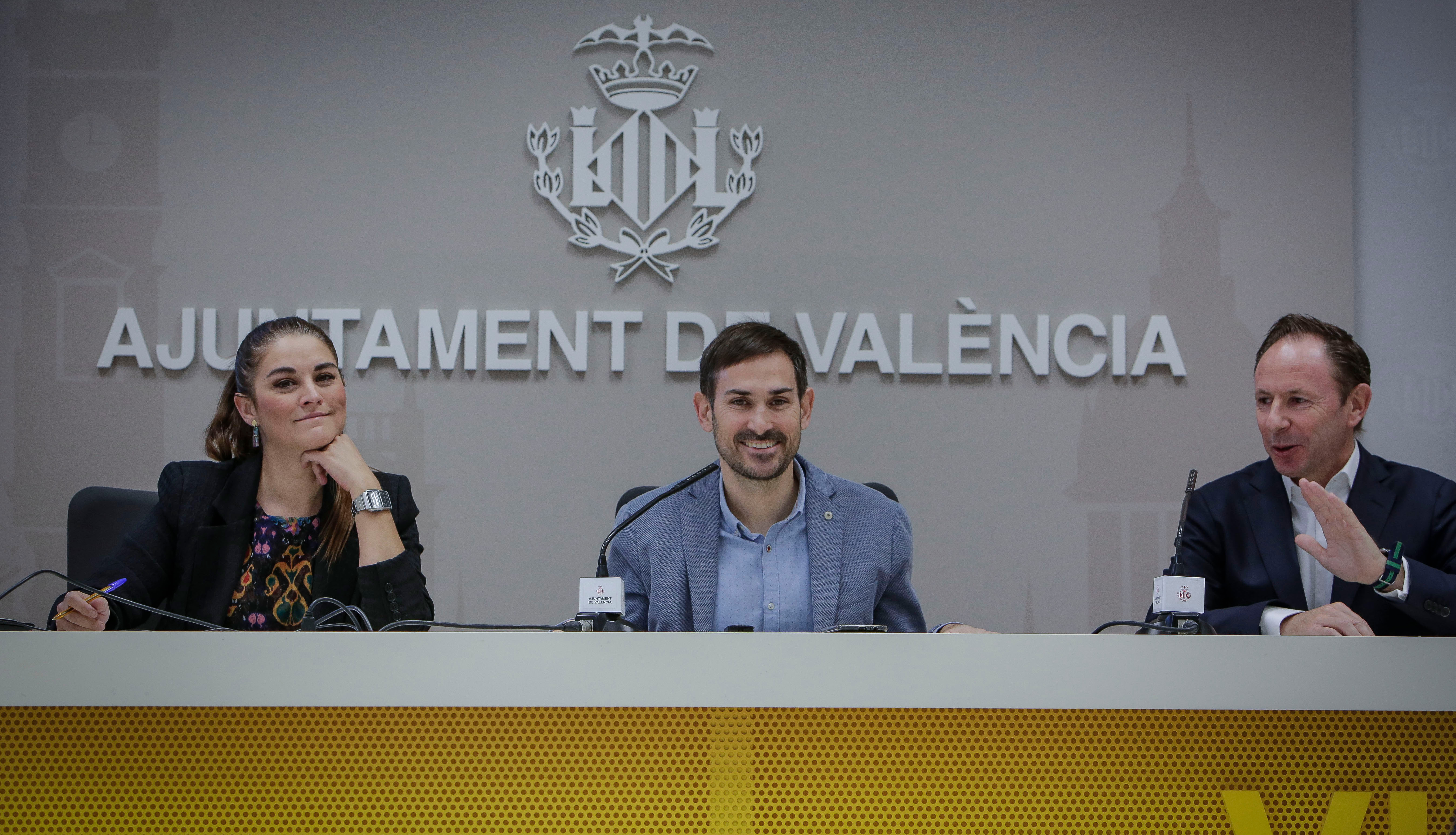 Sergi Campillo,Mirella Mollà i Thomas Reuter, han presentat un projecte per reciclar l'alumini i l'acer lleuger Sergi Campillo,Mirella Mollà i Thomas Reuter, han presentat un projecte per reciclar l'alumini i l'acer lleuger
