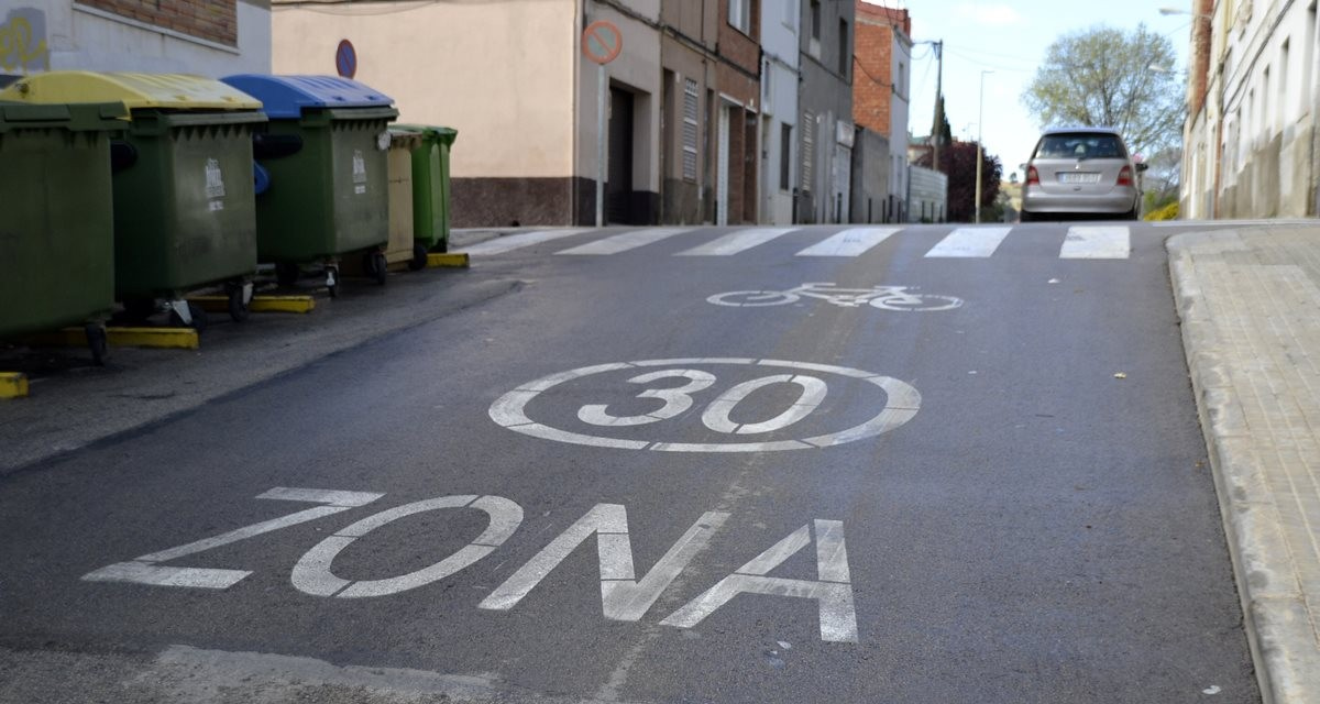 Indicadors de Zona 30 als carrers del barri del Segle XX. | Font: La Torre