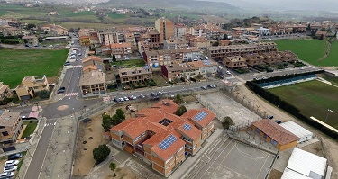 Plaques solars en alguns edificis d'Avià. | AjAvià