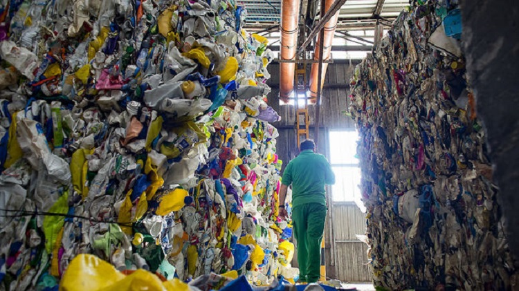 El Govern ajorna un any la llei que ha d’impulsar el reciclatge / FRANCESC MELCION