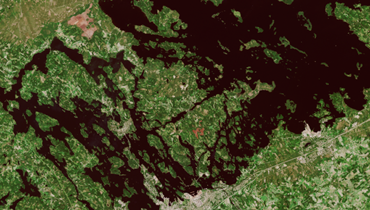 Controlar l’abast dels afluents dels llacs aporta informació valuosa sobre el risc de contaminació, millora la producció d’aigua potable i preserva la sostenibilitat ambiental. Imatge: Llac Pien-Saimaa, al sud de Finlàndia. Imatge: via satèl·lit Sentinel 2 en color real provinent de Copernicus.