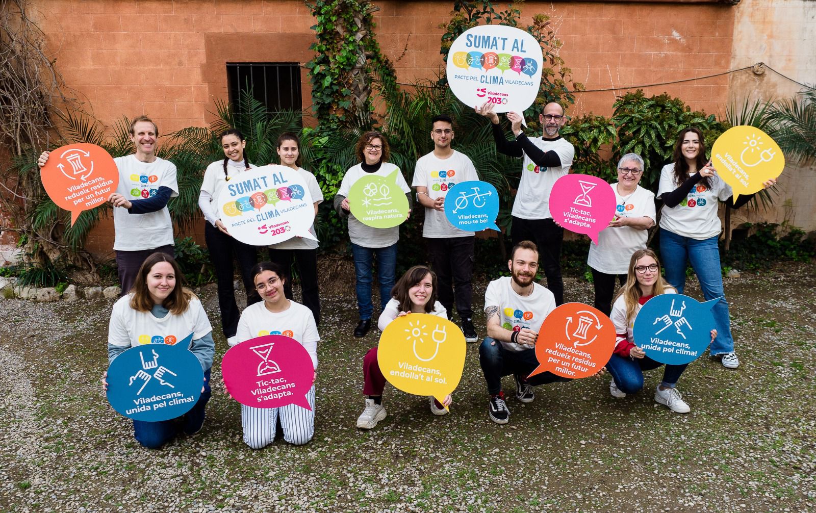 Alguns dels membres de la Taula a la festa del Pacte pel Clima de Viladecans.