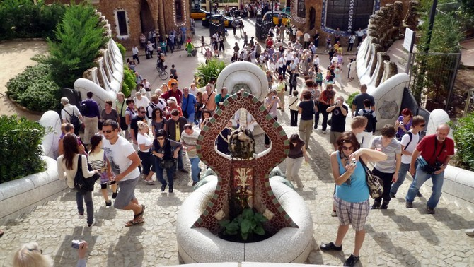 Barcelona rep 33 milions de visitants a l'any (Georges Jansoone-Wikimedia Commons) Barcelona rep 33 milions de visitants a l'any (Georges Jansoone-Wikimedia Commons)