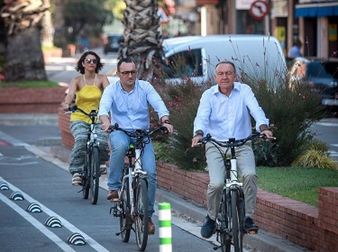 Poveda i Juan Pedro Pérez fent el recorregut del nou carril bici