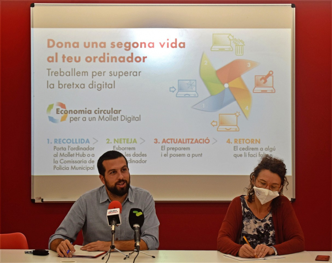 El regidor de Justícia Ambiental, Ecologisme i Transició Energètica, Raúl Broto, i la representant de Labdoo, Elena Parpal. 