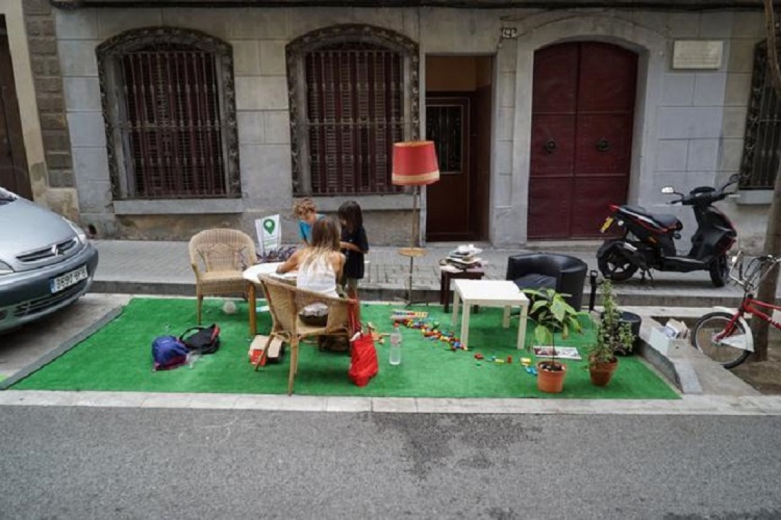 Fotografia d'una edició del Parking day a Barcelona. Font: Aj.BCN