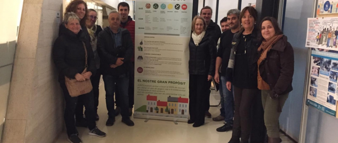 Alcaldes del Ter Brugent han visitat Riudellots per conèixer el sistema porta a porta de recollida de residus. Foto: CC Selva