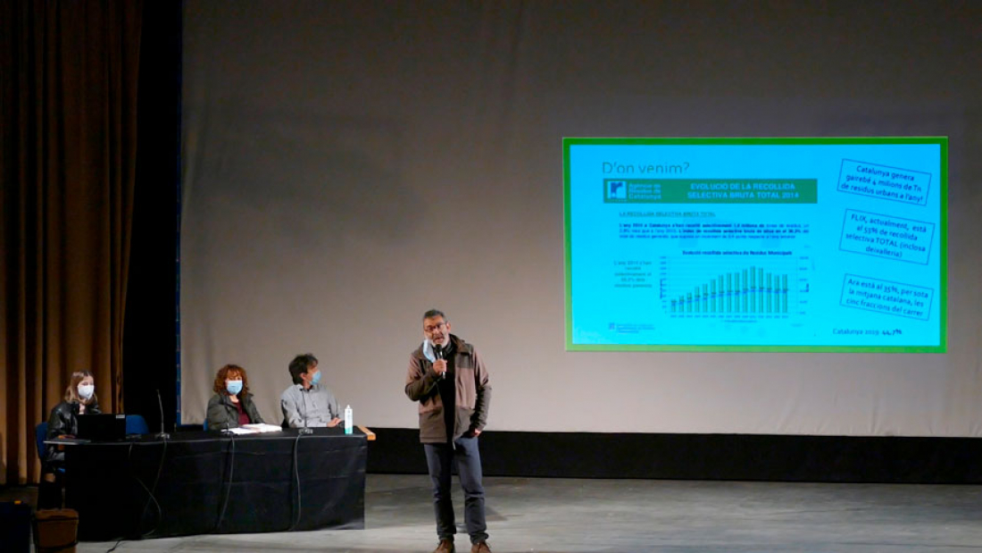 Jordi Baucells, consultor mediambiental del Consorci per a la Gestió dels Residus Municipals, durant la xerrada informativa