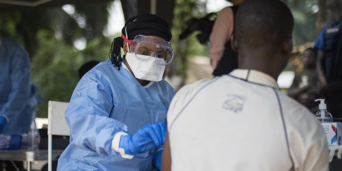 Els brots causats a l'Àfrica central per l'Èbola presenten unes taxes de mortalitat d'entre el 55 i el 90%. | OMS/L. Mackenzie