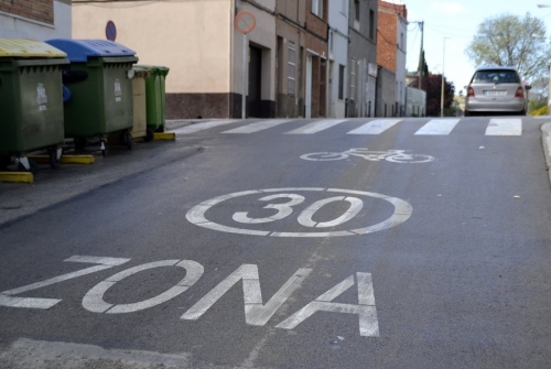Indicadors de Zona 30 als carrers del barri del Segle XX. | Font: La Torre