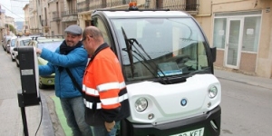 Sant Sadurní posa en funcionament el primer punt de càrrega de vehicles elèctrics públic i gratuït de l'Alt Penedès