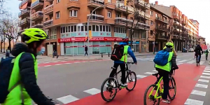A l'escola en bicicleta: l'AMB repeteix la iniciativa 'Bicibús'