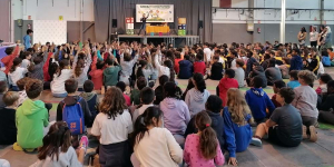 300 alumnes de Martorell intercanvien joguines