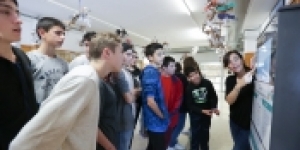 Un panell electrònic analitza els nivells de contaminació i soroll ambiental a diversos centres educatius