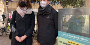 Un panell permet veure les dades de contaminació atmosfèrica i acústica generada pel trànsit en diferents punts de Sant Cugat