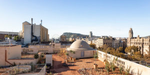 La coberta verda de l’edifici dels Porxos d’en Xifré, a Barcelona, guardonada amb els Premis de la Nova Bauhaus Europea
