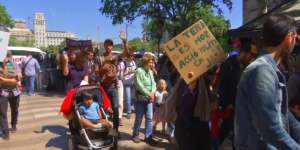 Families for Future, pares i mares es manifesten amb els fills contra el canvi climàtic