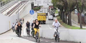 En bici del centre de Barcelona a la Zona Franca