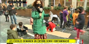 Les escoles tallen carrers de Barcelona per protestar per la contaminació