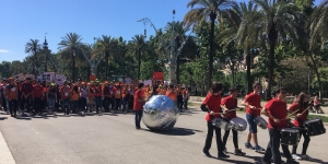 Més de 500 joves i infants de Barcelona demanen accions immediates contra la generació de residus i el canvi climàtic.