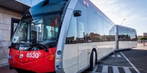 Ja ha arribat a Barcelona el primer autobús articulat 100% elèctric d'Irizar