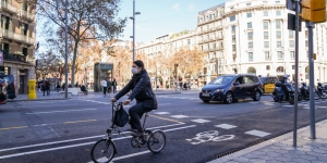 Ja pedalem pel carrer d’Aragó, a Barcelona