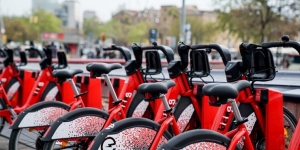 Connectades les primeres tres-centes bicicletes elèctriques del nou Bicing