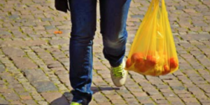 Les bosses de plàstic de nanses ja s'han de pagar a tots els comerços