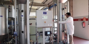 Es crea una planta experimental de depuració d’aigües que genera energia
