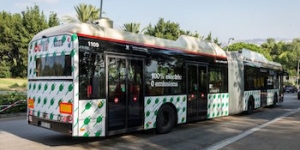 La línia H16 de Barcelona incorpora dos busos elèctrics en període de proves