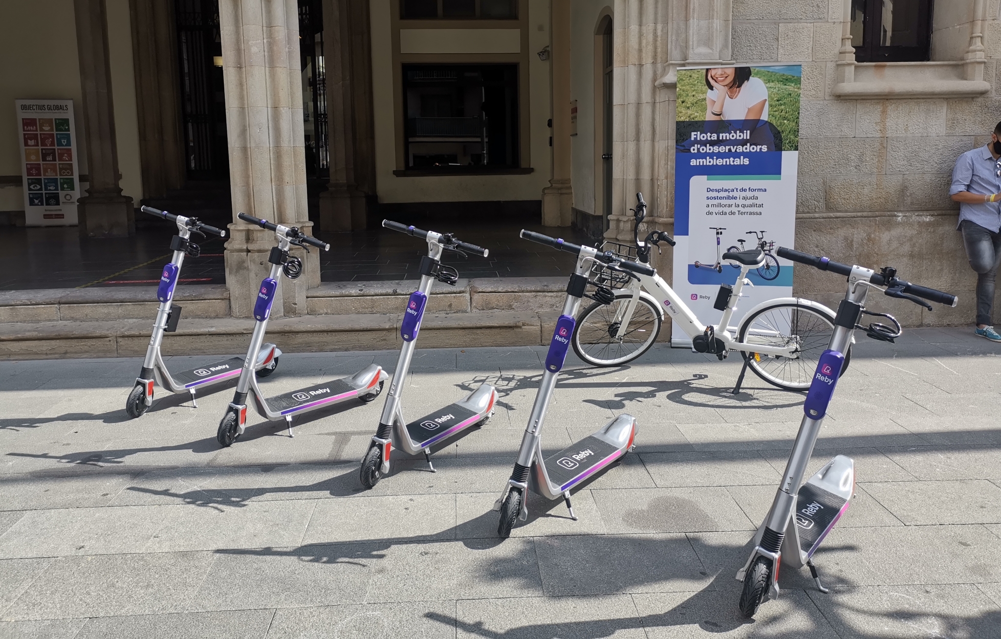 Reby implanta a Terrassa flota de bicicletes i patinets elèctrics que mesuraran la contaminació atmosfèrica de la ciutat